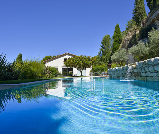 constructeur piscine contemporaine Alpilles