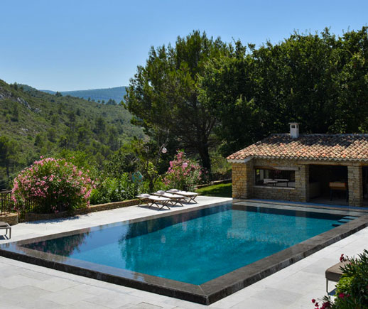 piscine chic et contemporaine