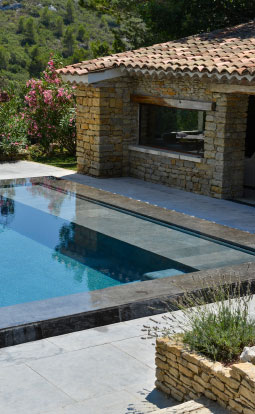 construction piscine moderne Luberon