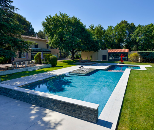 construction piscine contemporaine