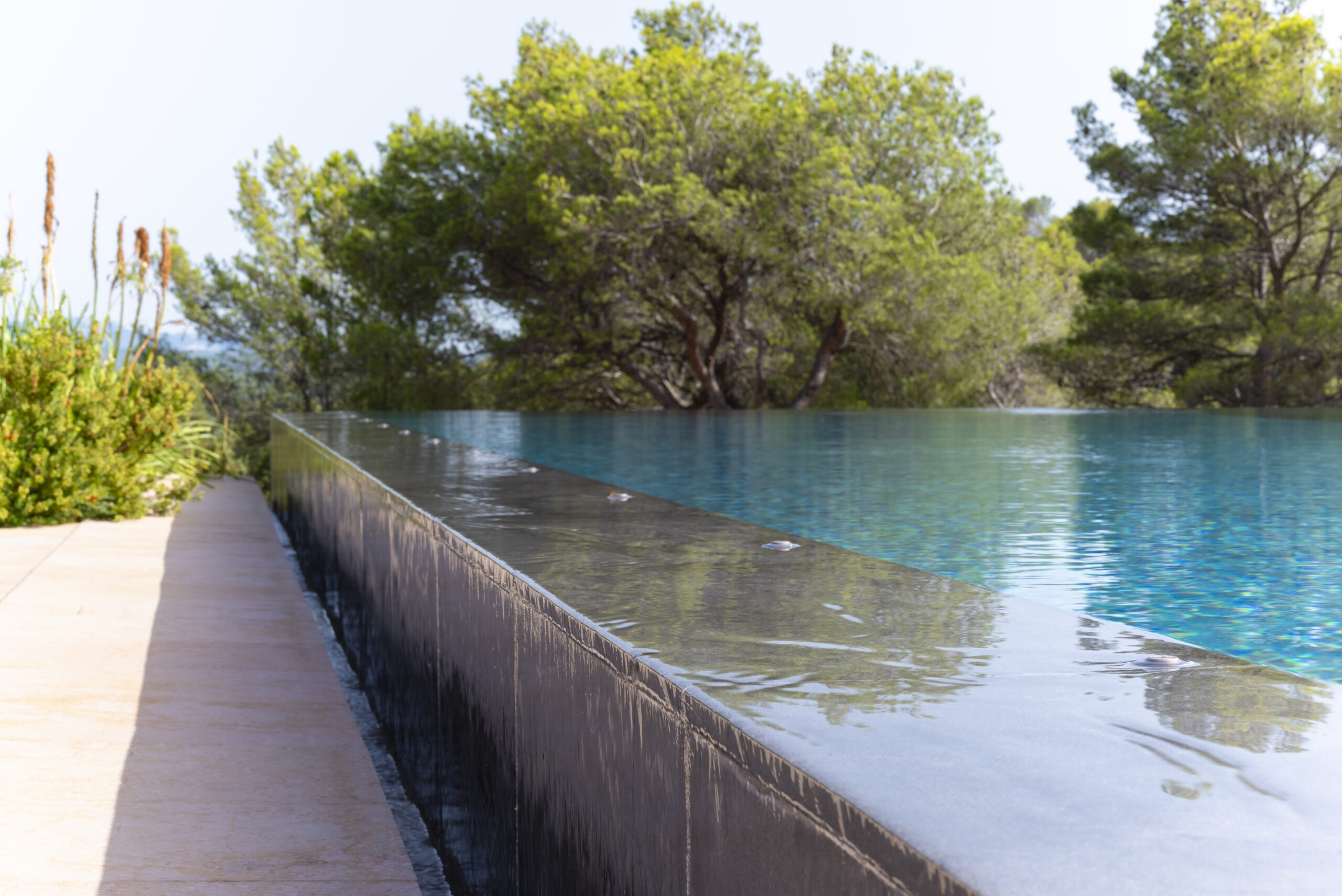 Construction de piscines en Béton à Aix en Provence et Cavaillon | No limite - Piscines_Jacques-Brens-74