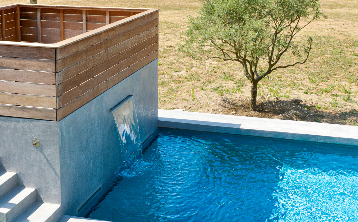 Subsection-Image Construction de piscines en Béton à Aix en Provence et Cavaillon | PISCINE AU SEL OU AU CHLORE : QUEL CHOIX EST LE PLUS ADAPTÉ À VOTRE BASSIN ? - Subsection-Image