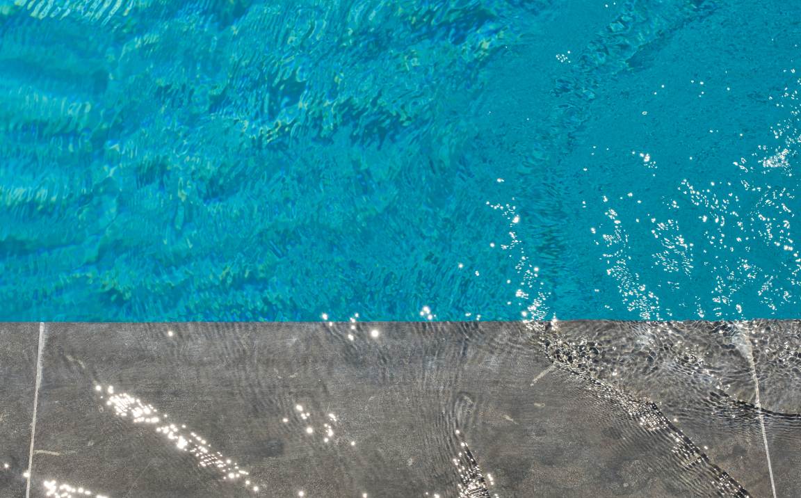 Subsection Image Construction de piscines en Béton à Aix en Provence et Cavaillon | QUELLE COULEUR DE FOND CHOISIR POUR VOTRE PISCINE ? - Subsection Image