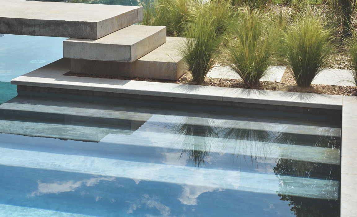 Subsection Image Construction de piscines en Béton à Aix en Provence et Cavaillon | QUELLE COULEUR DE FOND CHOISIR POUR VOTRE PISCINE ? - Subsection Image