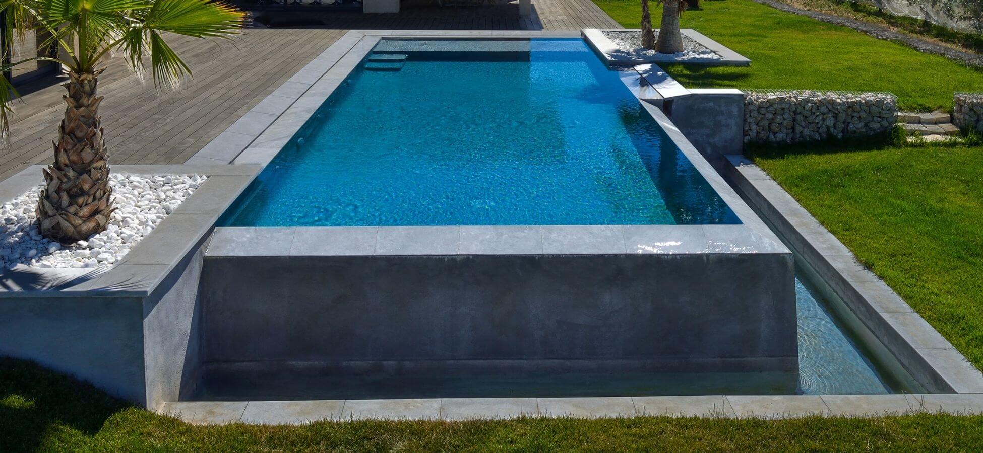 Construction de piscines en Béton à Aix en Provence et Cavaillon | Piscine miroir et débordement total : l’apogée du design par Jacques Brens - piscine-mirroir-débordement