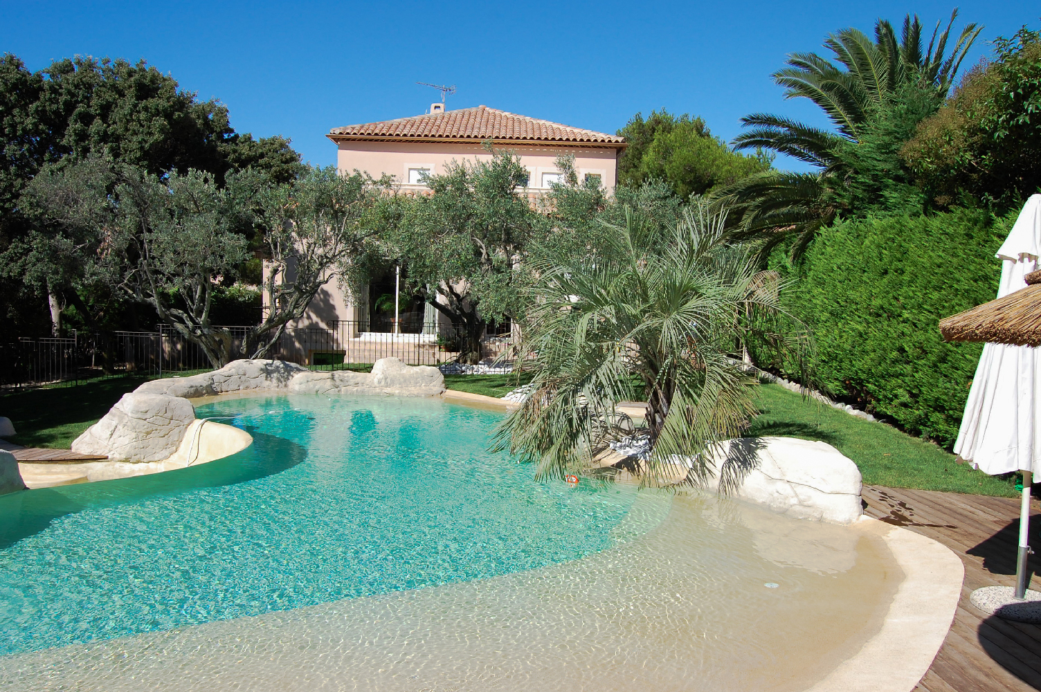 Construction de piscines en Béton à Aix en Provence et Cavaillon | LE LAGON - Le-lagon-3-min