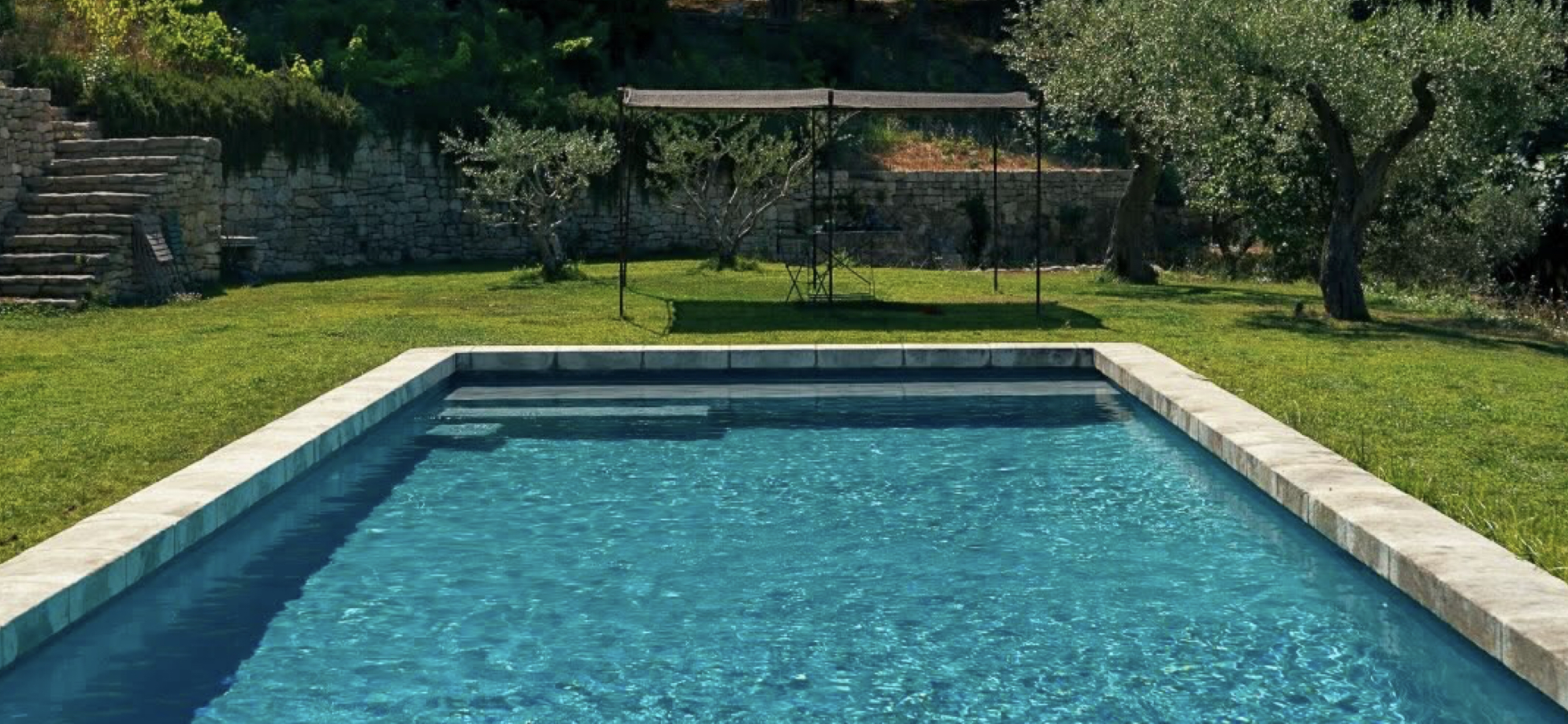 Piscine béton Jacques Brens I Plage immergée I Débordement